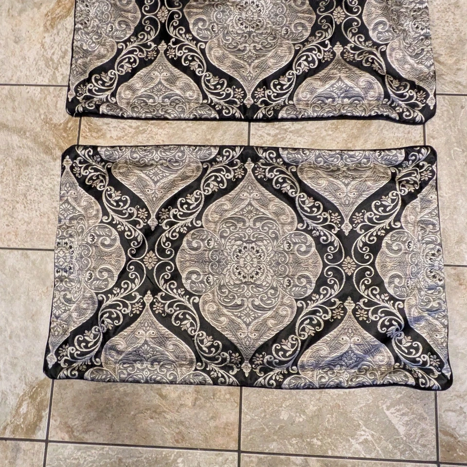 2x Fundas de Almohada J Queen New York Talla King Negras Metálicas Bordadas Diseñador Foto 2 de 4