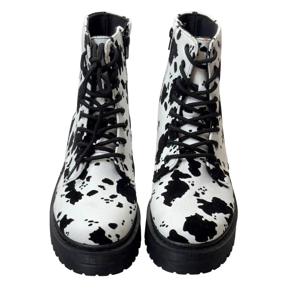 QUPID Women's Shoes B&W Daisy Cow Print Combat Boots Size US 8, Eur 39 - Image 2 of 4