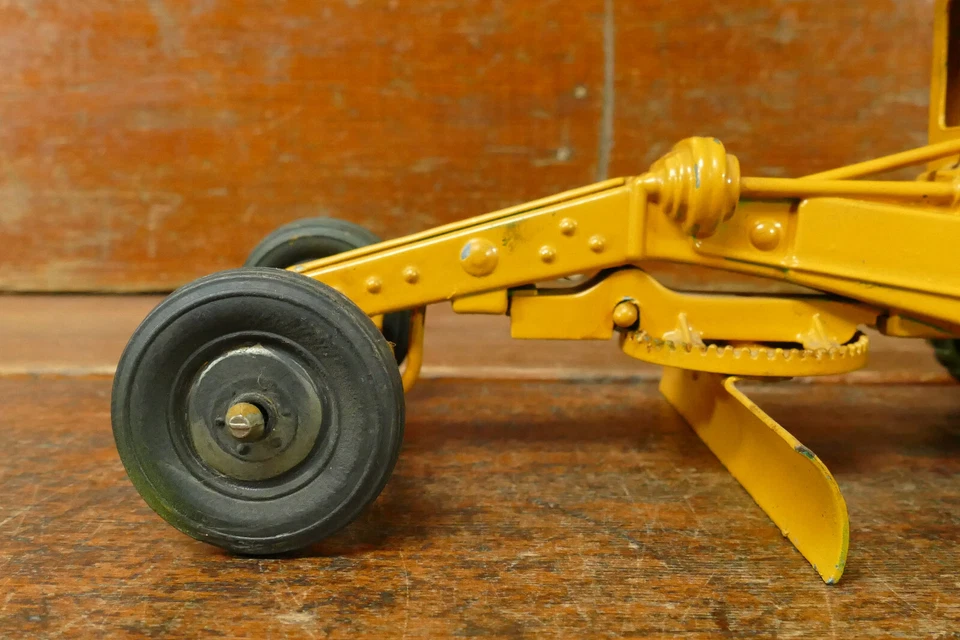 Vintage 1950s Hubley Diesel Motor Grader Blade Die Cast Toy Good Condition - Image 2 of 4