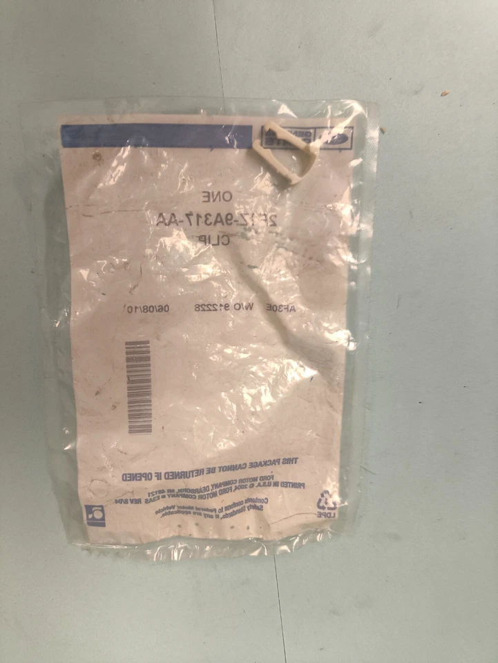 Clip de retención de línea de combustible original Ford 2F1Z-9A317-AA Foto 2 de 3