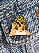 Taylor Swift - 1989 Era Enamel Pin / Badge - Excellent Condition