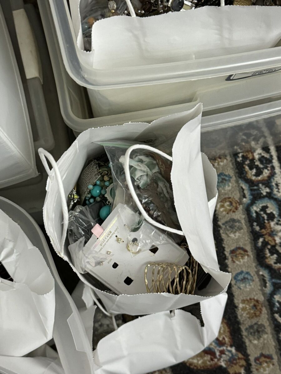 3+ lbs Huge Lot Costume Jewelry VTG Now Junk Art Craft 3+ lbs Huge Lot Costume Jewelry VTG Now Junk Art Craft