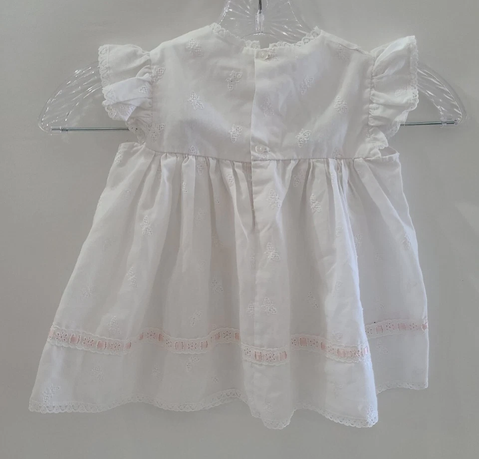 Vestido blanco vintage con cinta rosa y mariposas niña pequeña sin manchas de talla ⬇ Foto 2 de 4
