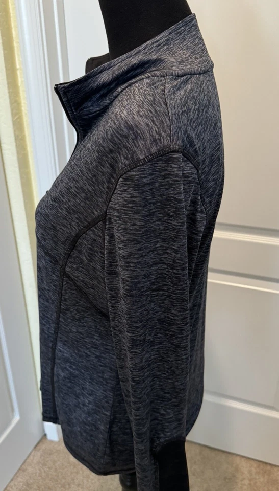 Camisa deportiva negra mediana Be Inspired para mujer 1/4 cremallera manga larga con orificios para el pulgar Foto 4 de 4