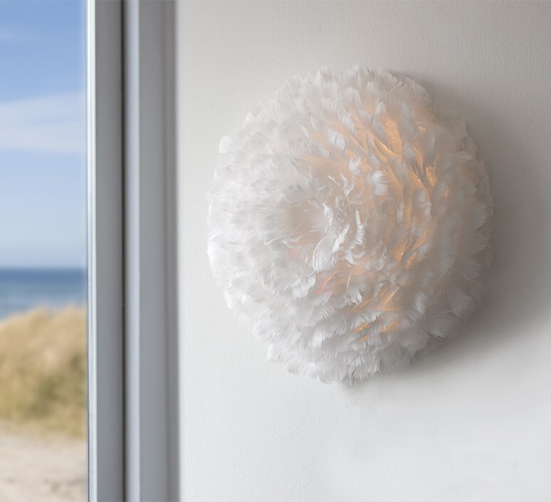Plafonnier en plumes EOS UP UMAGE luminaire design blanc