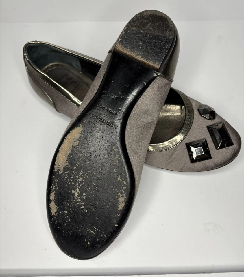 Zapatos planos de ballet satinado con joyas Burberry adornados gris plata para mujer 36 EE. UU. 5,5/6 Foto 3 de 4