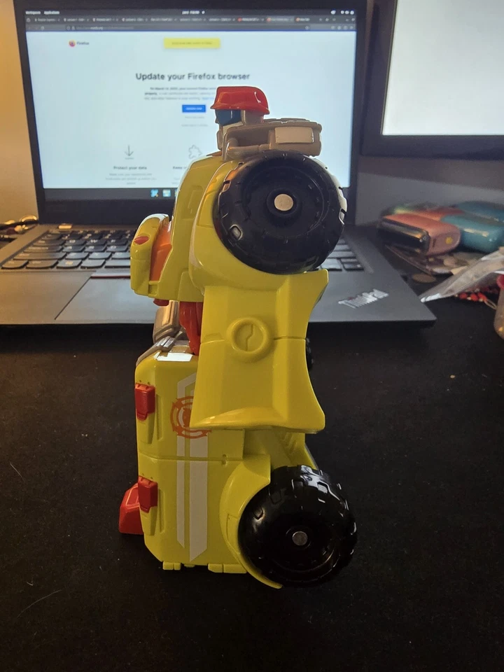 Playskool Heroes Transformers Rescue Bots Heatwave The Ambulance Form - Image 2 of 4