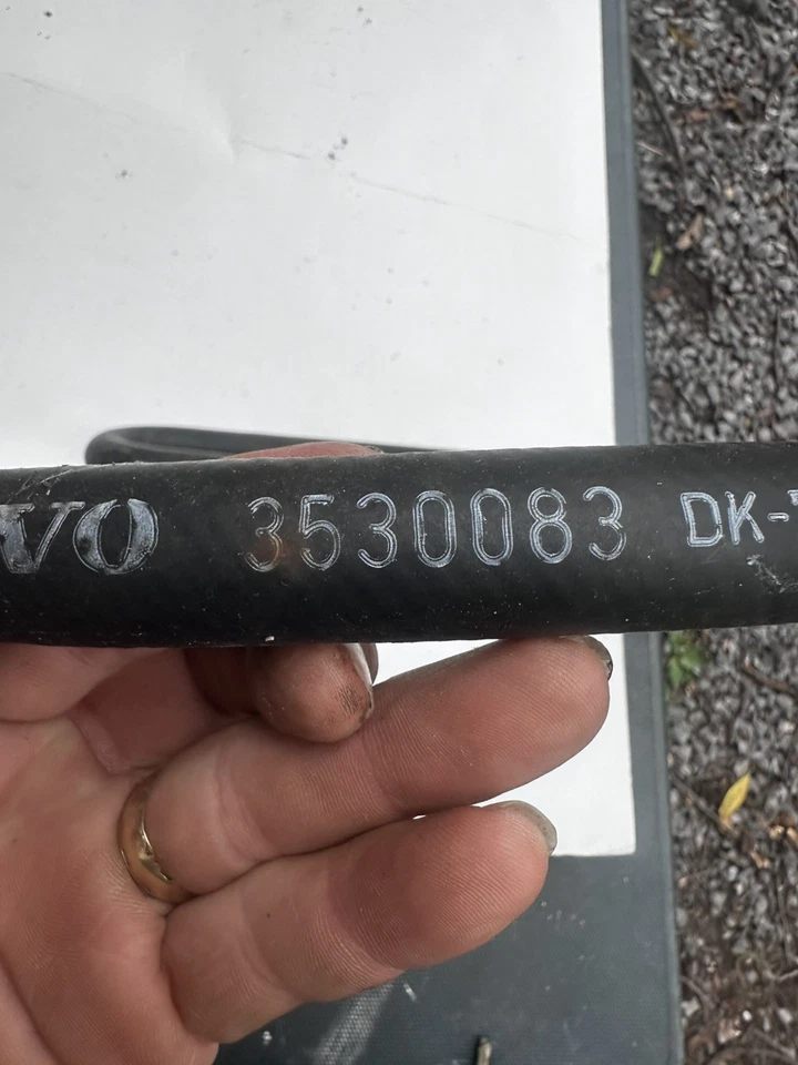 Manguera de depósito de dirección Volvo 3530083 NOS para 85-95 740 745 760 780 940 Foto 3 de 4
