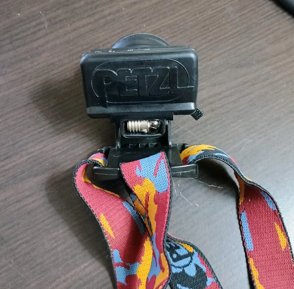 Faro Petzl Micro - Resistente al Agua Extra Bombilla Cabeza Correa Ajustable Funciona Foto 4 de 4