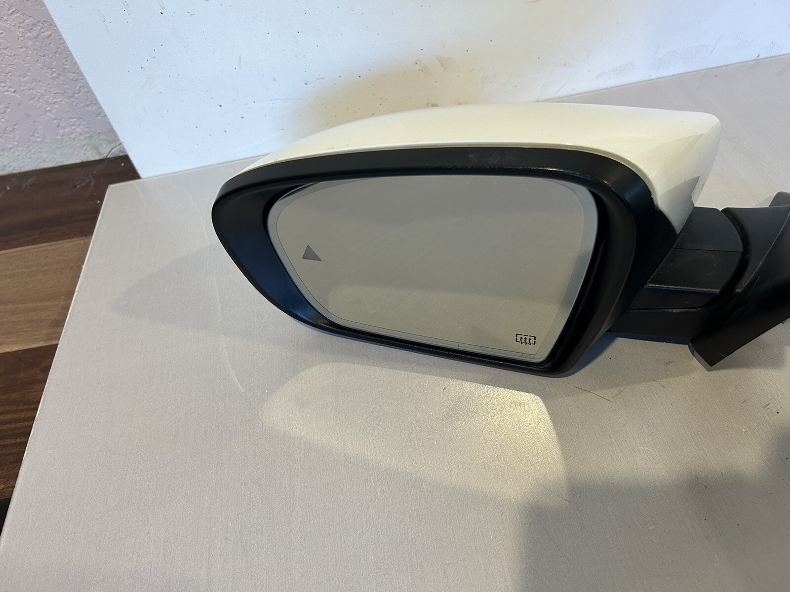 17-20 MASERATI GHIBLI LEFT FRONT DOOR MIRROR BLIND SPOT HEATED And Camera ￼