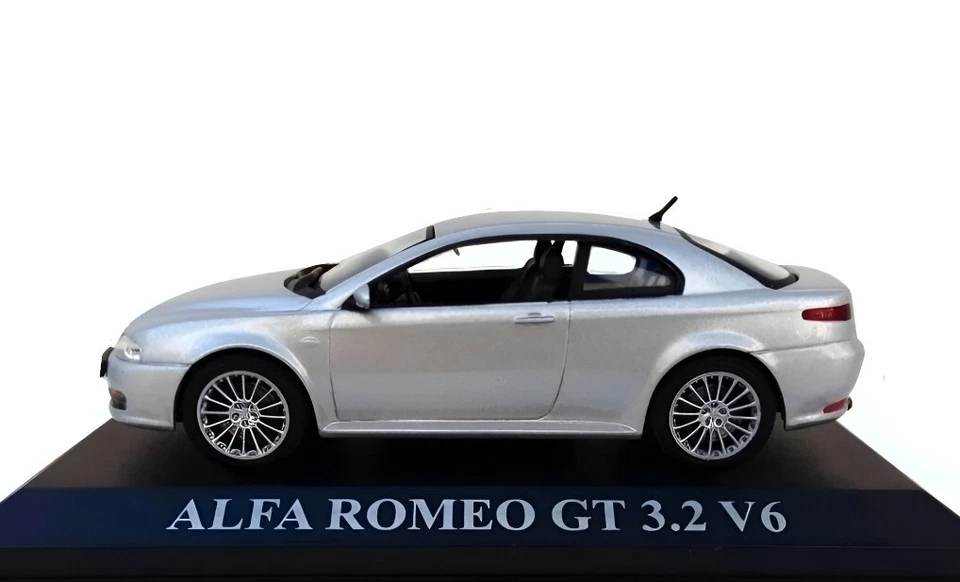 Bellísima Maquina Italiana ALFA ROMEO GT 3.2 V6 Plata Blanquecina Escala 1:43 Neo Foto 2 de 2