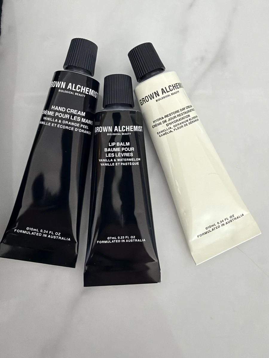 Qantas RM WILLIAMS business class amenity toiletries kit bag inflight eye mask