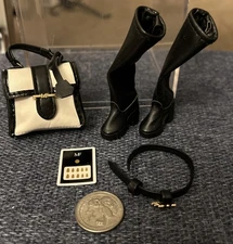 Zuru Mini Brands - Fashion Series 3 Complete Ball Set Black Faux Boots Purse