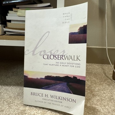 Closer Walk: 365 Daily Devotionals That ... 9780310542216 by Walk Thru the Bible