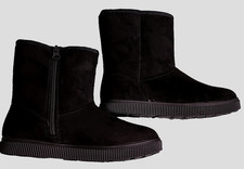 Cat and Jack girls 2 Black faux suede boots with faux fur lining. Zip side. NEW