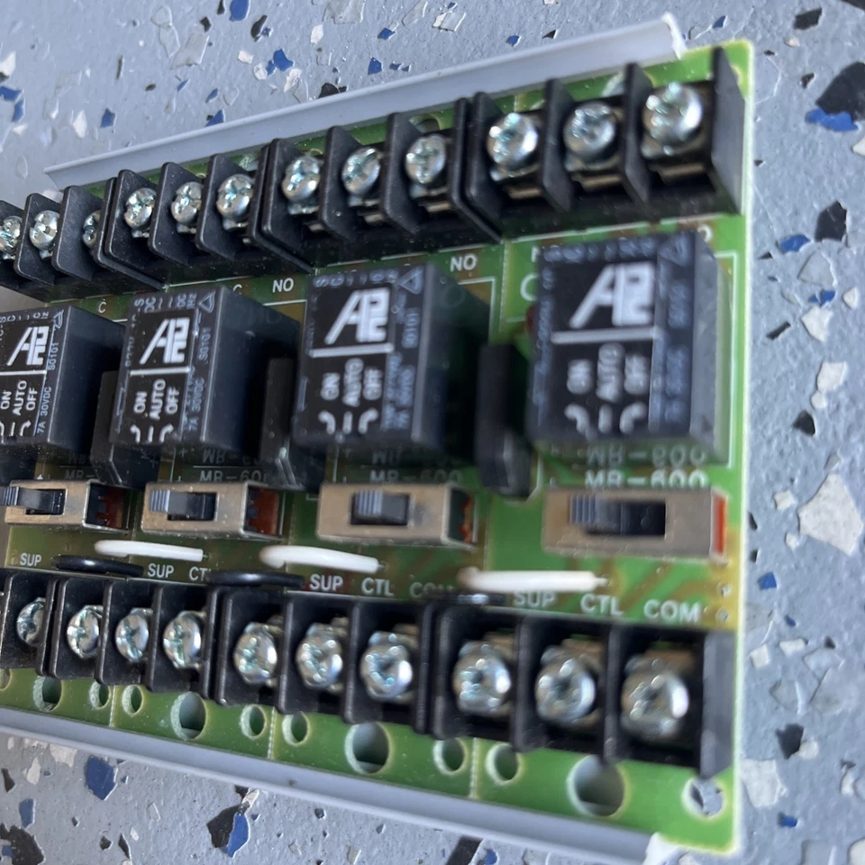 MR-600 Series Manual Override Relays, SPDT contacts, 4 module positions - Image 2 of 4