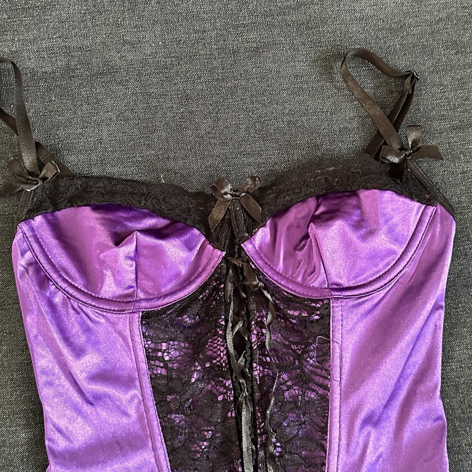 Corsé morado y negro #gothicfashion ACEPTO OFERTAS Foto 3 de 4