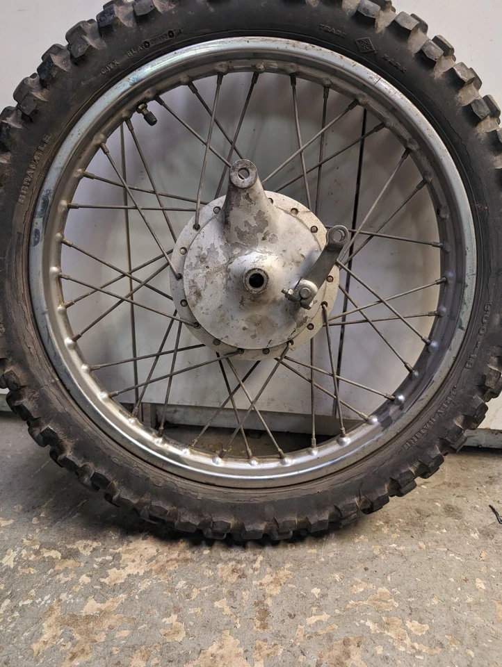 Llanta trasera Suzuki TS90 ts 90 1970 1971 1972 Foto 2 de 4