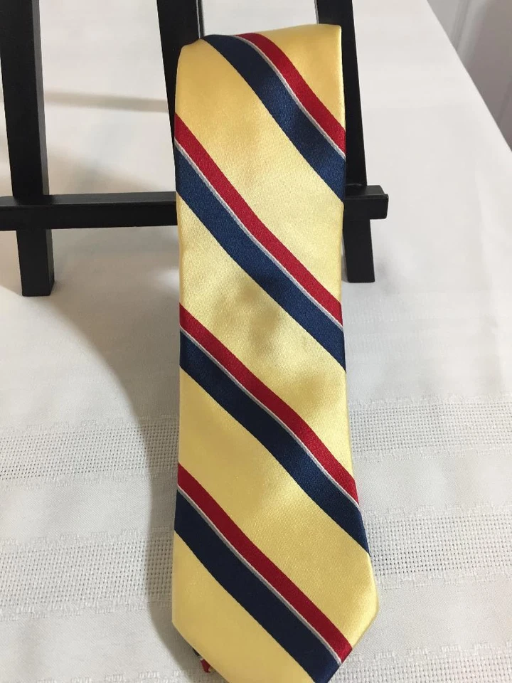 Corbata de cuello de seda de longitud clásica Carter & Holmes para hombre ~ dorada con rayas rojas/azules Foto 3 de 4