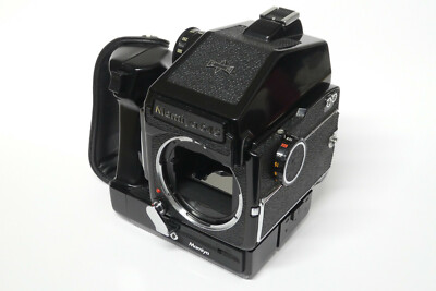Mamiya 645 Gehäuse / Body 4,5x6 Kamera mit Prismensucher  und Motor Handgriff 