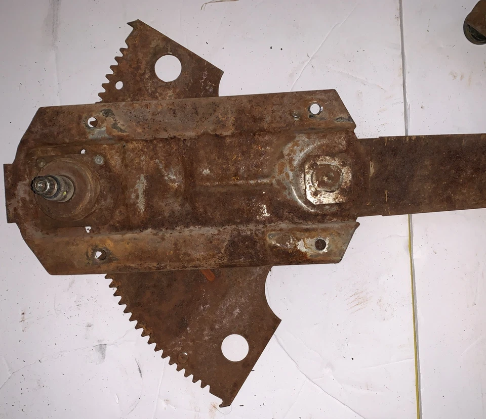 1981 - 1993 Dodge D100 D150 Ramcharger W100 W150 OEM Manual Window Regulator Set - Image 3 of 4