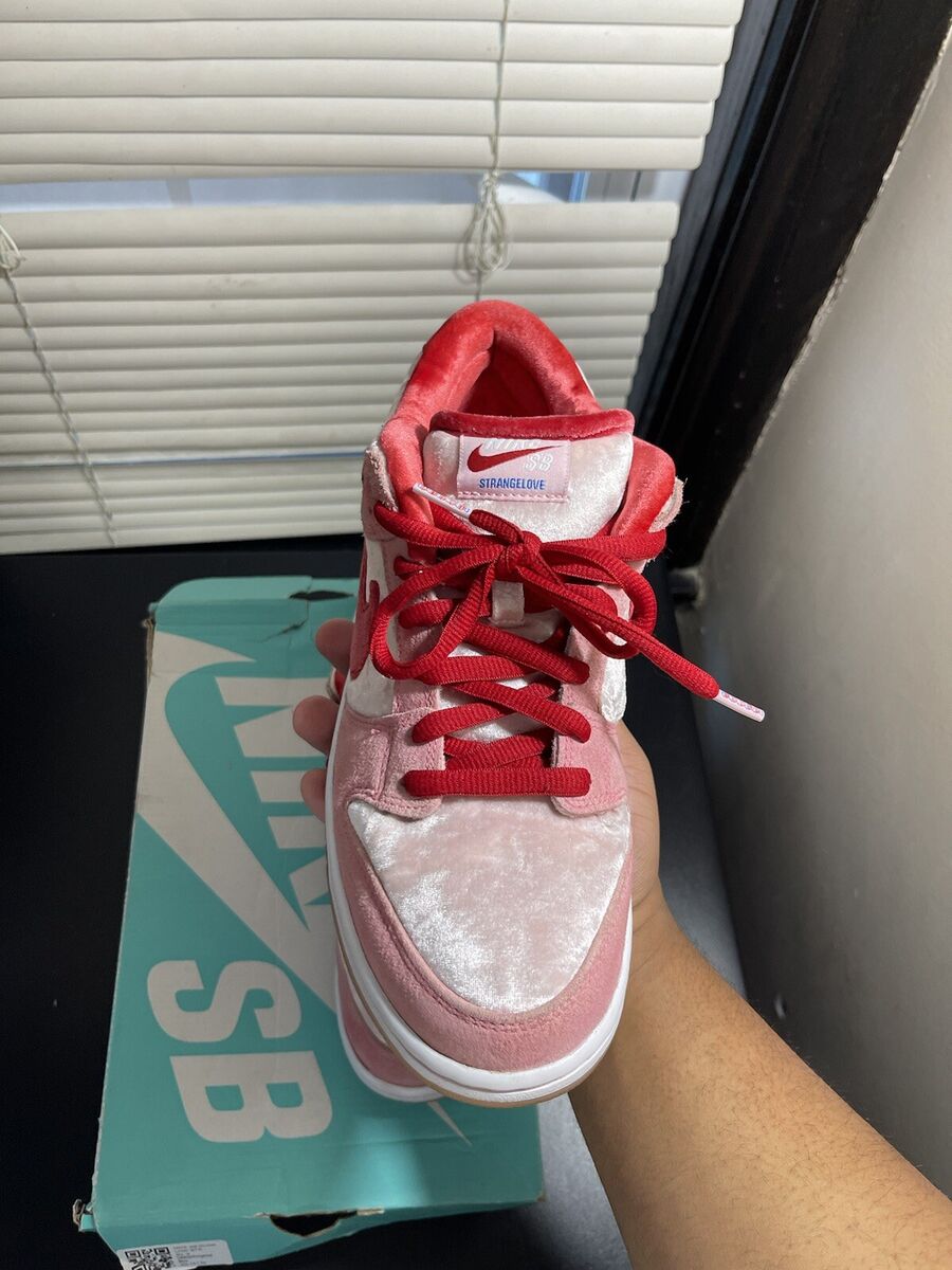 Nike Dunk Low SB x StrangeLove Valentines Day Size 9 Good Nike Dunk Low SB x StrangeLove Valentines Day Size 9 Good