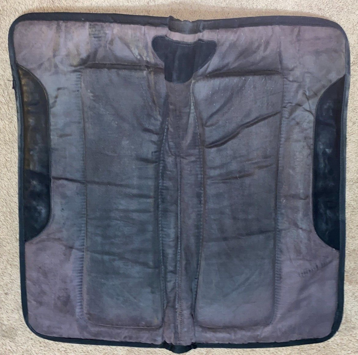 CONTOURED WESTERN SADDLE PAD BUILT UP BACK, NEOPRENE ANTISLIP BOTTOM 31 X 31 1/2