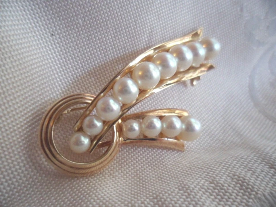 MIKIMOTO JOYERÍA VINTAGE ORO MACIZO PERLA BROCHE PRENDEDOR 13 PERLAS GRADUADAS DE LA SUERTE Foto 2 de 4