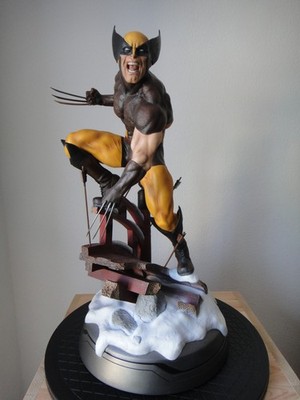 Sideshow Wolverine Brown Costume Statue Marvel Premium Format Figur MCU