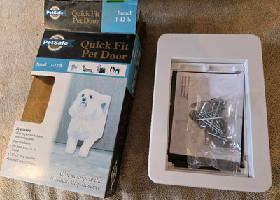 PetSafe Quick Fit Pet Door Small 1 - 12 Pounds LQQK!!!