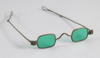 Antique 19thC Quack Medical Green Glass Folding Arm Brass Eyeglasses Glasses NR