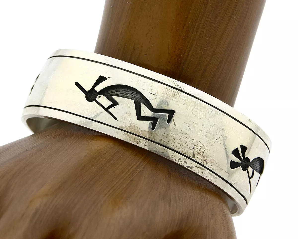 Hopi jewelry shop artists