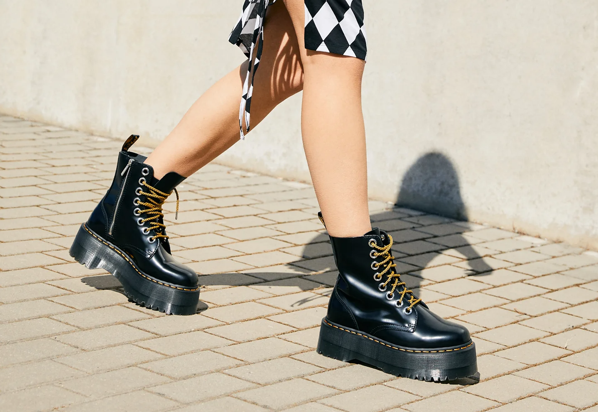 DR. MARTENS JADON MAX COMBAT PLATFORM BOOTS IN BLACK OXFORD DR. MARTENS JADON MAX COMBAT PLATFORM BOOTS IN BLACK OXFORD