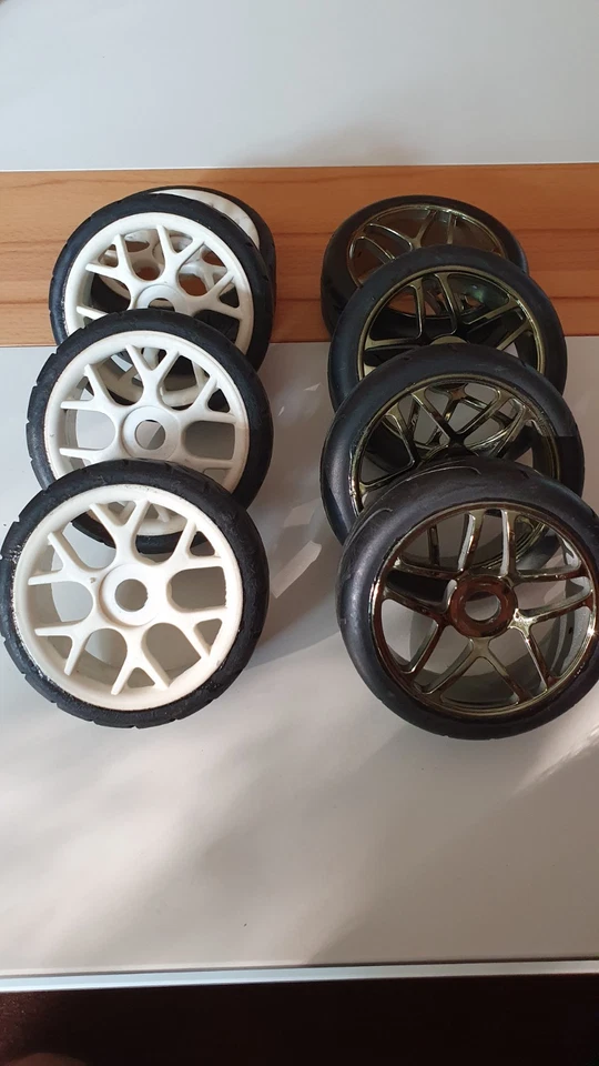 Kyosho Inferno 1:8 - Ersatzteile / Karosse Ferrari F430 / Roller - Bild 4 von 4