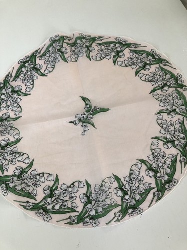Vintage Ladies Hankies Lot Of 8 ROUND SCALLOPED EDGE FLORALS NICE CONDITION - Picture 4 of 10