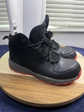 Nike Manoa Boots (Men’s 6 Women’s 7.5) 