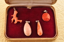 Ciondolo giapponese vintage corallo intagliato 4 oggetti (38,0 ct) certificat...