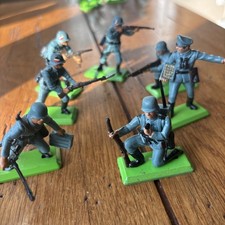 7- Britains Deetail 1971 WW2 Soilder Lot Die Cast Base Made In England Rare D