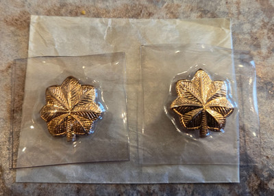 NOS Vintage Pair USAF Air Force Major Gold Oakleaf Plastic Encased Rank Insignia