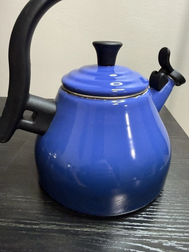 "Cobalt" LE CREUSET 1.6 Qt Enamel-on-Steel Whistling Chrysenth Tea Kettle NWT - Image 3 of 4