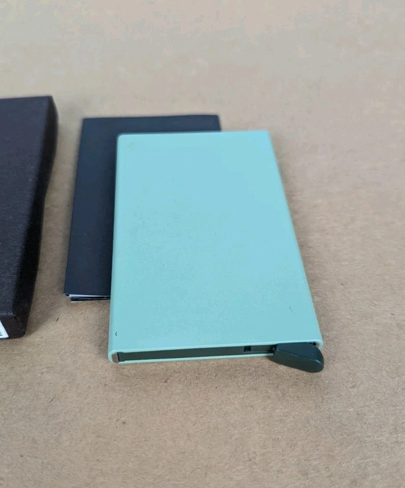 NUEVO Protector de Tarjeta Secrid RFID Seguro Cartera Estuche Polvo Verde Pistacho 4-6 Tarjetas Foto 2 de 4
