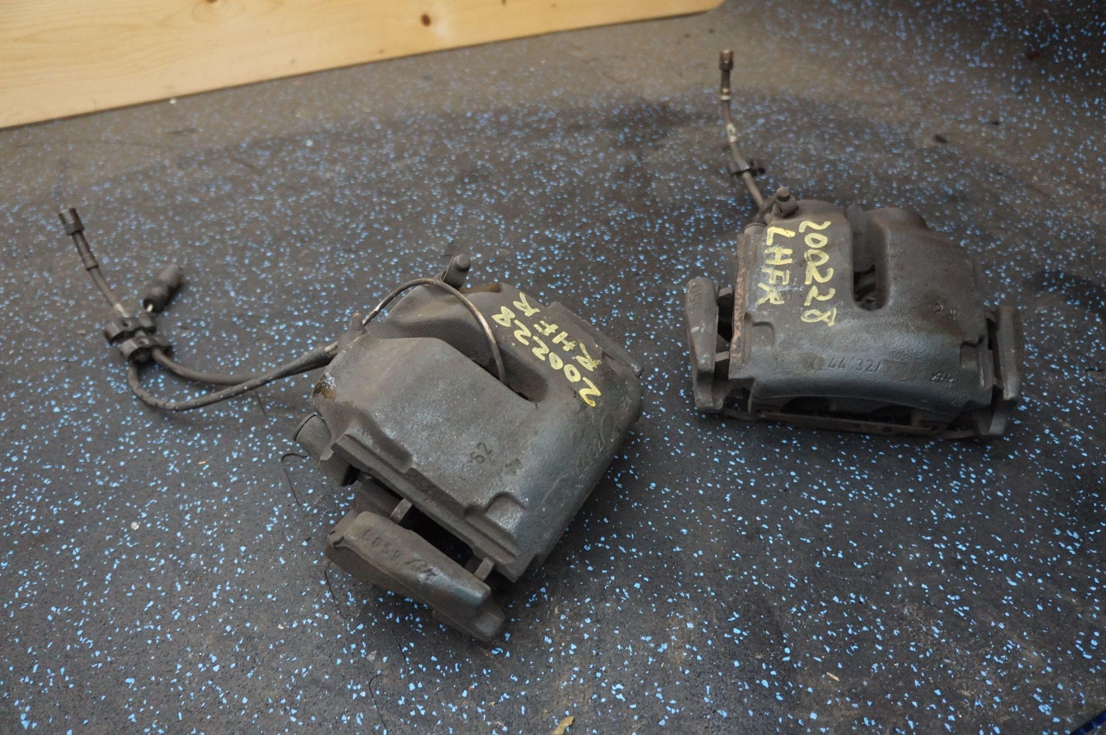 Set 2 Front Left Right Brake Caliper OEM PC57335PASXR Bentley Arnage 2003