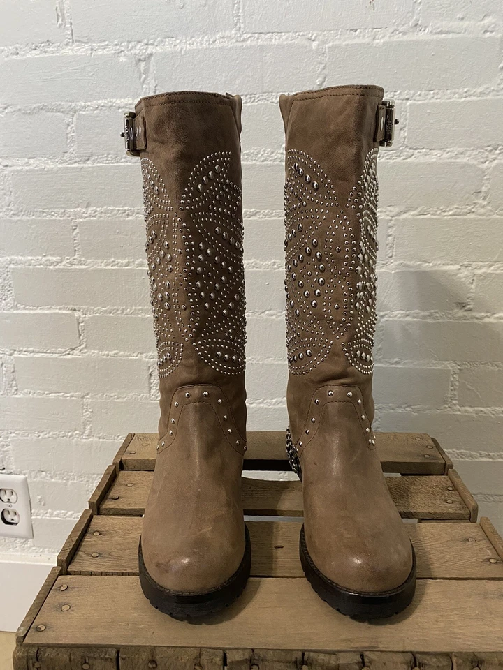 Botas hasta la rodilla Donald J Pliner con tachuelas - Firmadas  Foto 2 de 4