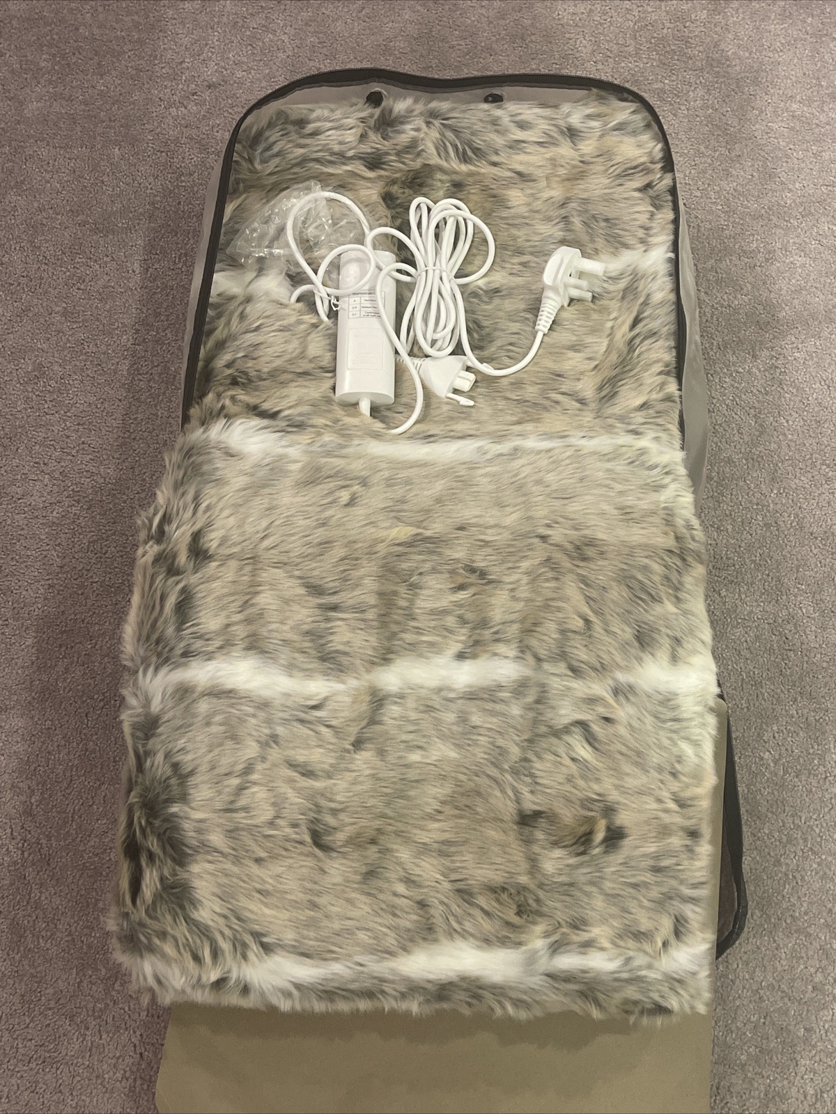 Dreamland Heated Throw Hygge Days Luxury Faux Fur Warming Alaskan Husky