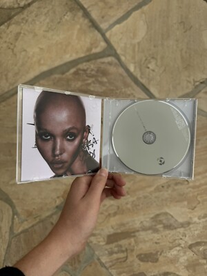 FKA TWIGS - Eusexua Cd And AUTOGRAPH Signed Art Card Insert SHIPS