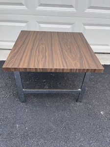 Table 24"X24"X17" Used Laminated w/ Chrome Legs Side/End Table Mid-Century Mod.