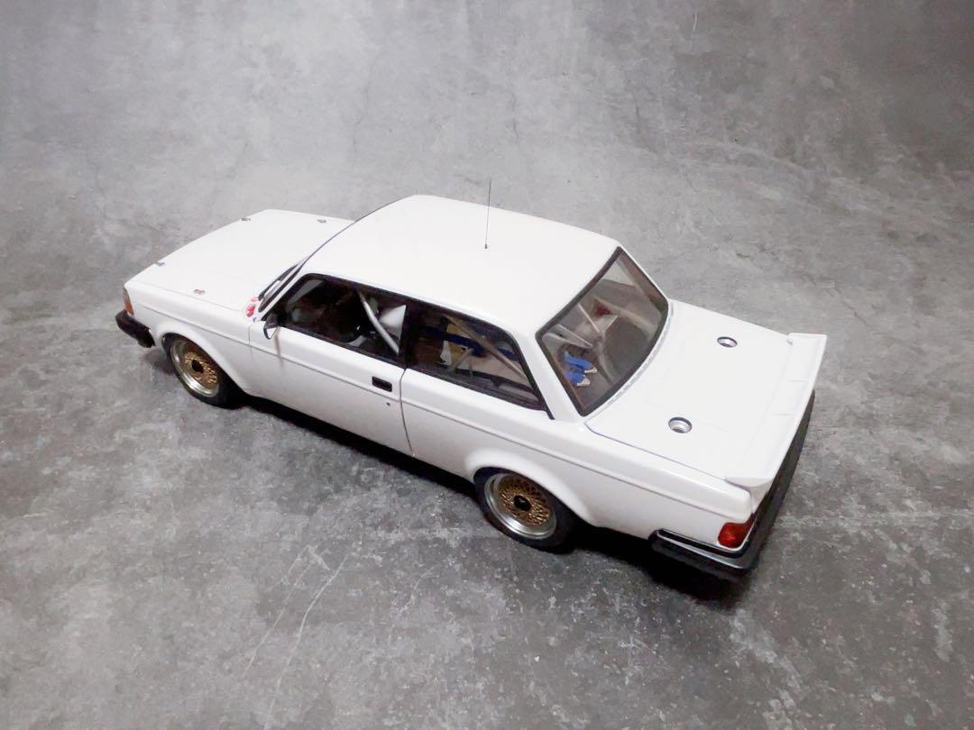 AUTOart Volvo (ボルボ) 240 Turbo 1/18 ミニカー Autoart Volvo 240 Turbo 1/18 Minicar White Plain Body