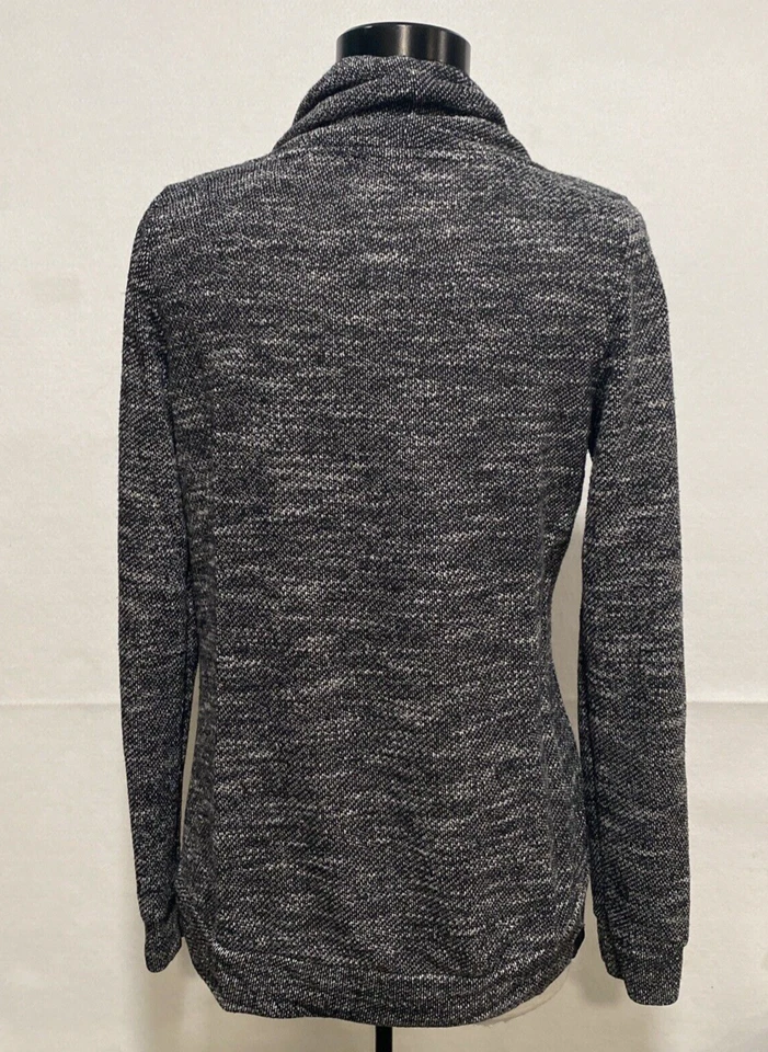 Sudadera para mujer Bench Urban Wear ropa deportiva mediana negra blanca cuello embudo Foto 3 de 4