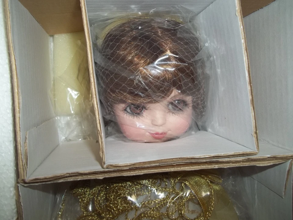 Muñeca de porcelana Adora Belle 100 Marie Osmond 2006 13" #346/3500 con certificado de autenticidad Foto 2 de 4