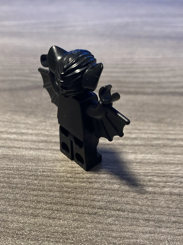 LEGO MINIFIGURES (8833) CMF Series 8 - VAMPIRE BAT - Image 4 of 4